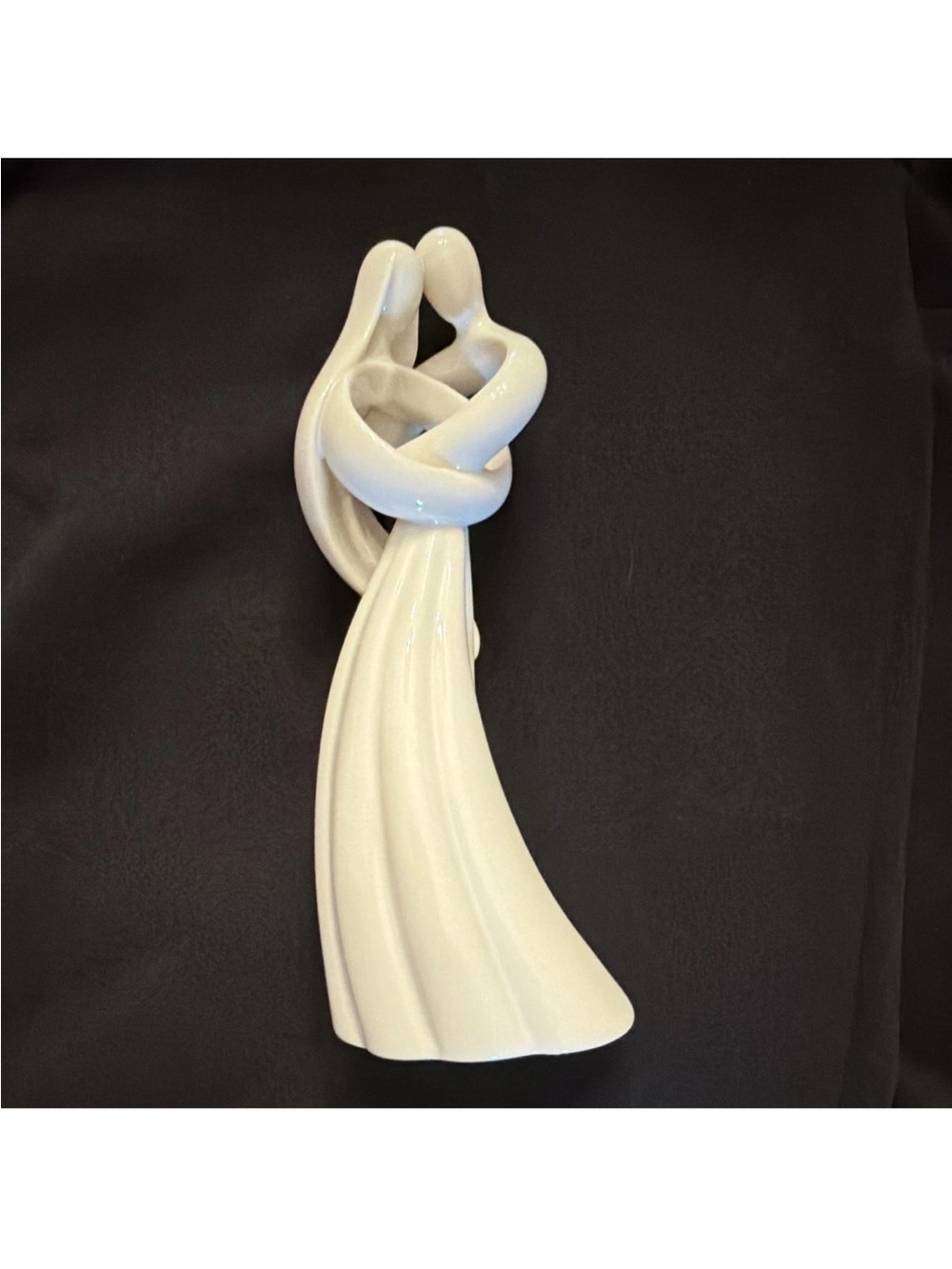 Enesco Circle of Love “Always” figurine by Kim Lawrence 1999 Porcelain, Love